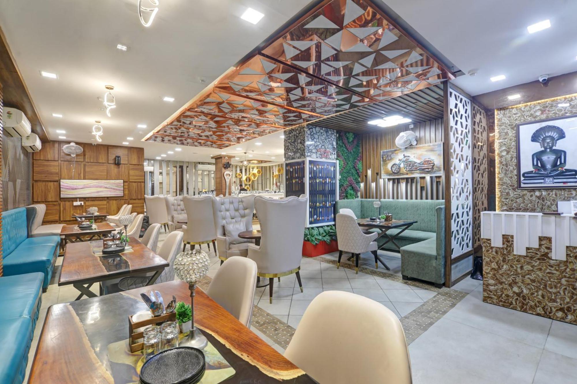 Status By Hotel The Emporio Ghaziabad Exterior photo