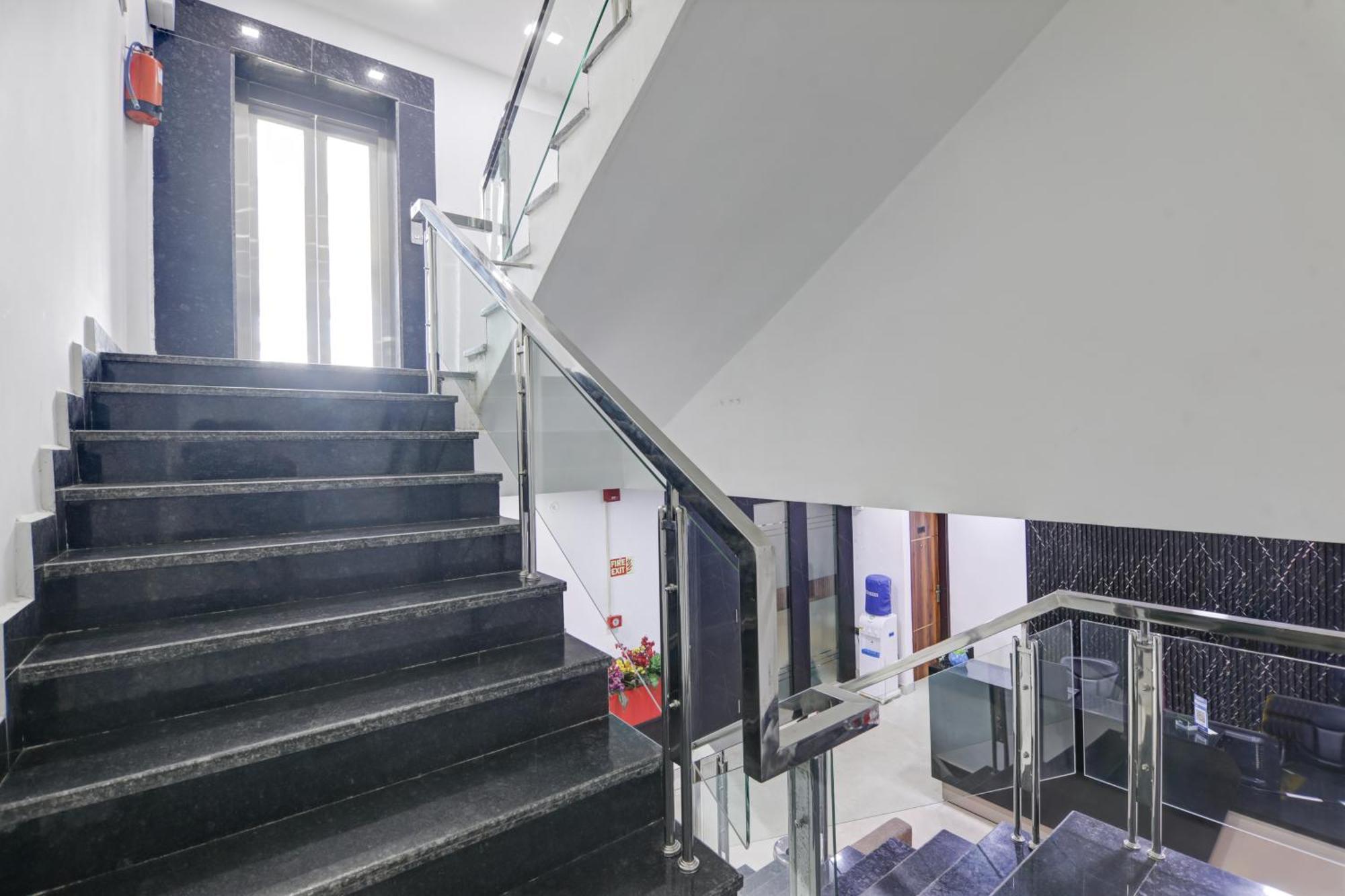Status By Hotel The Emporio Ghaziabad Exterior photo