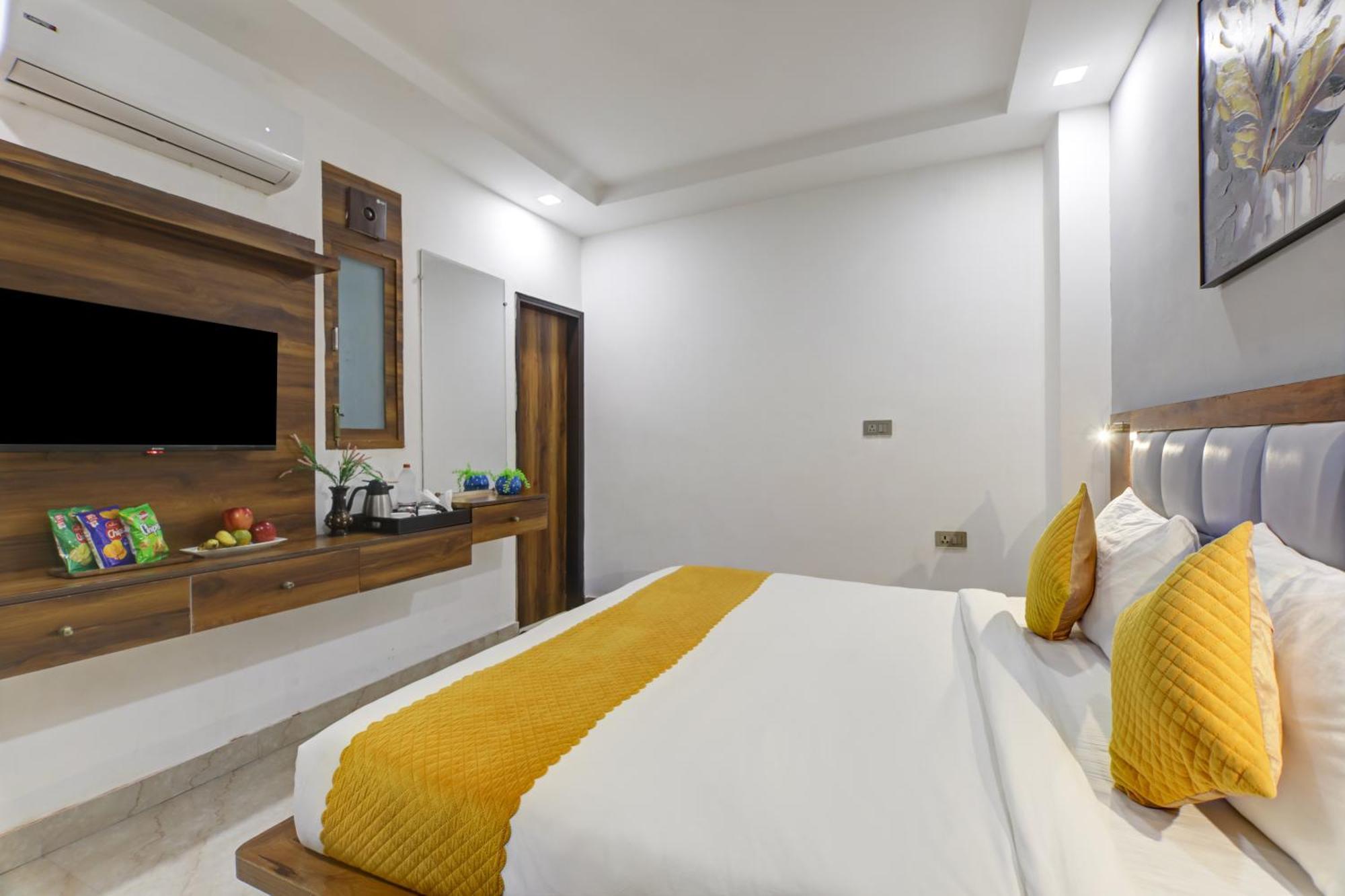 Status By Hotel The Emporio Ghaziabad Exterior photo