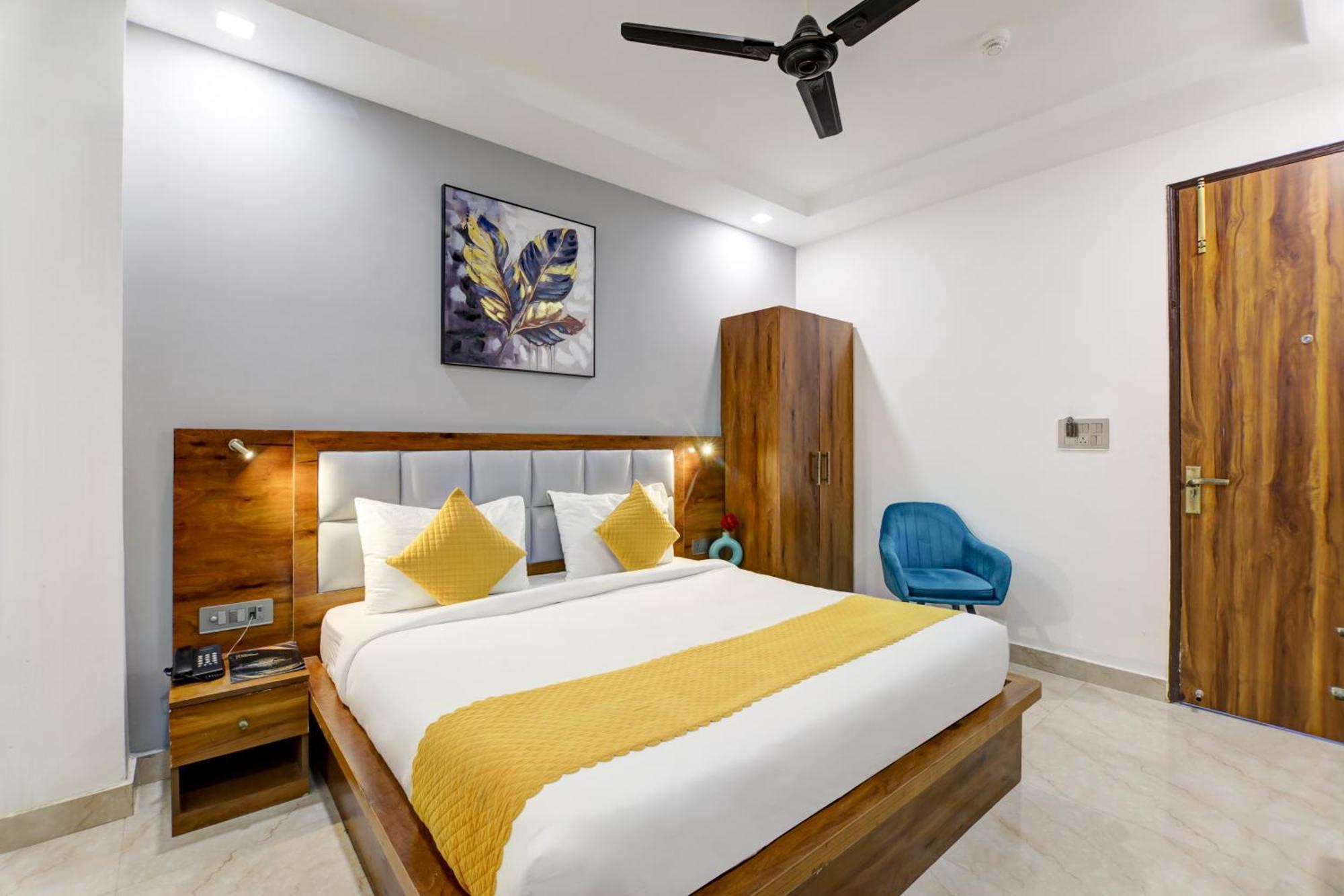 Status By Hotel The Emporio Ghaziabad Exterior photo