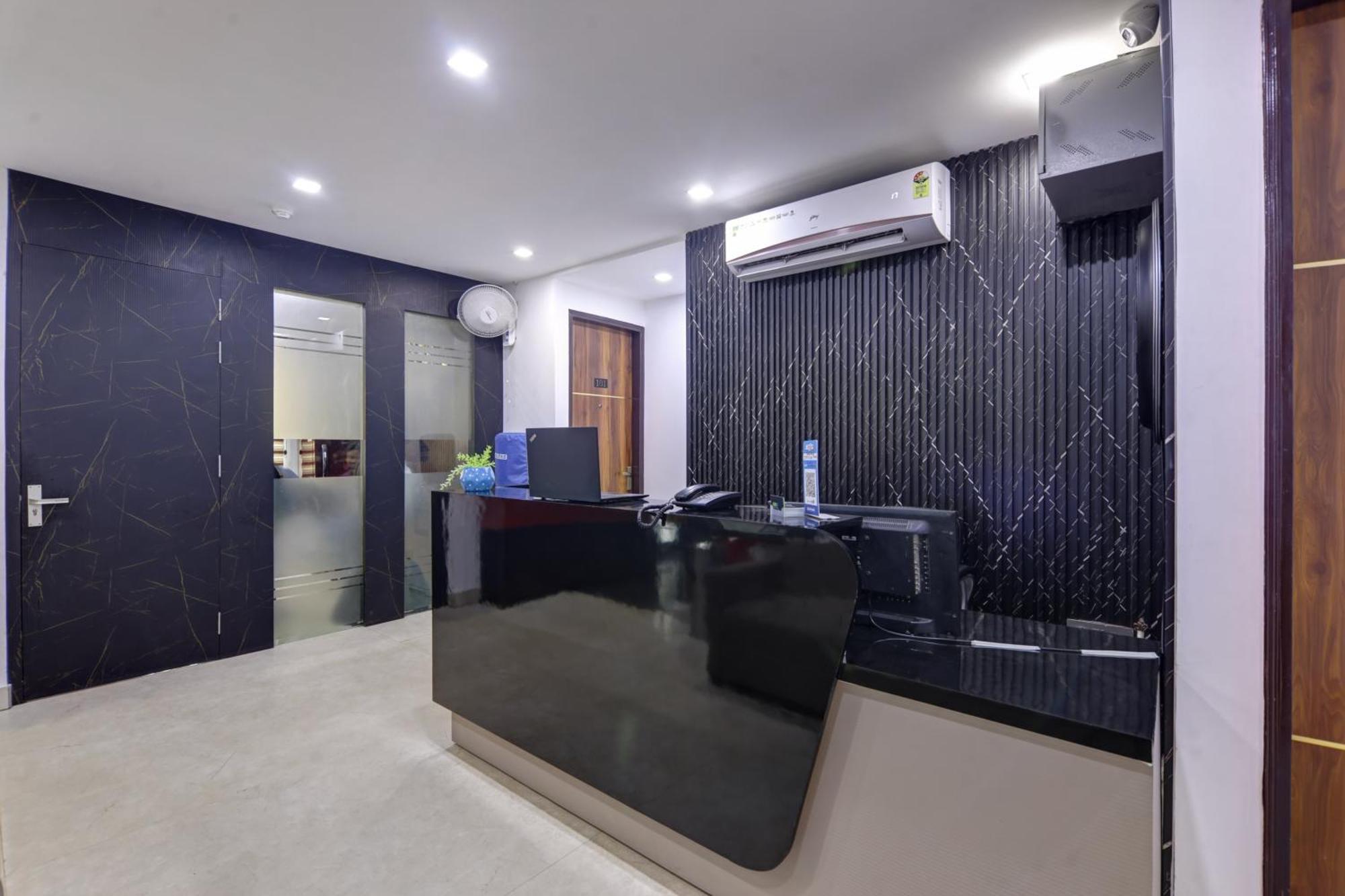 Status By Hotel The Emporio Ghaziabad Exterior photo