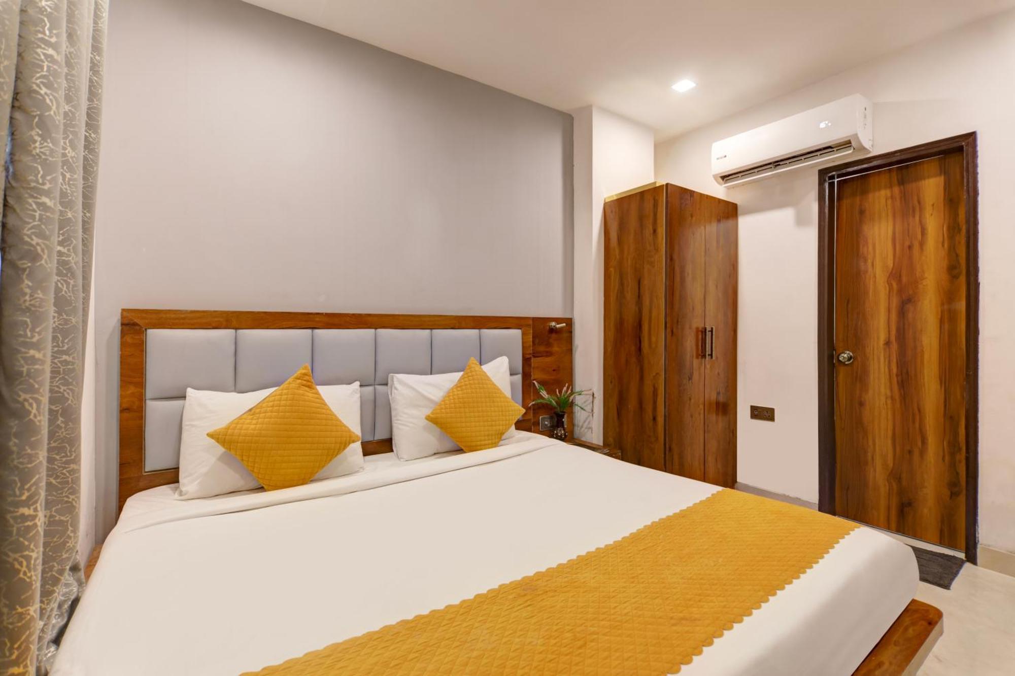 Status By Hotel The Emporio Ghaziabad Exterior photo