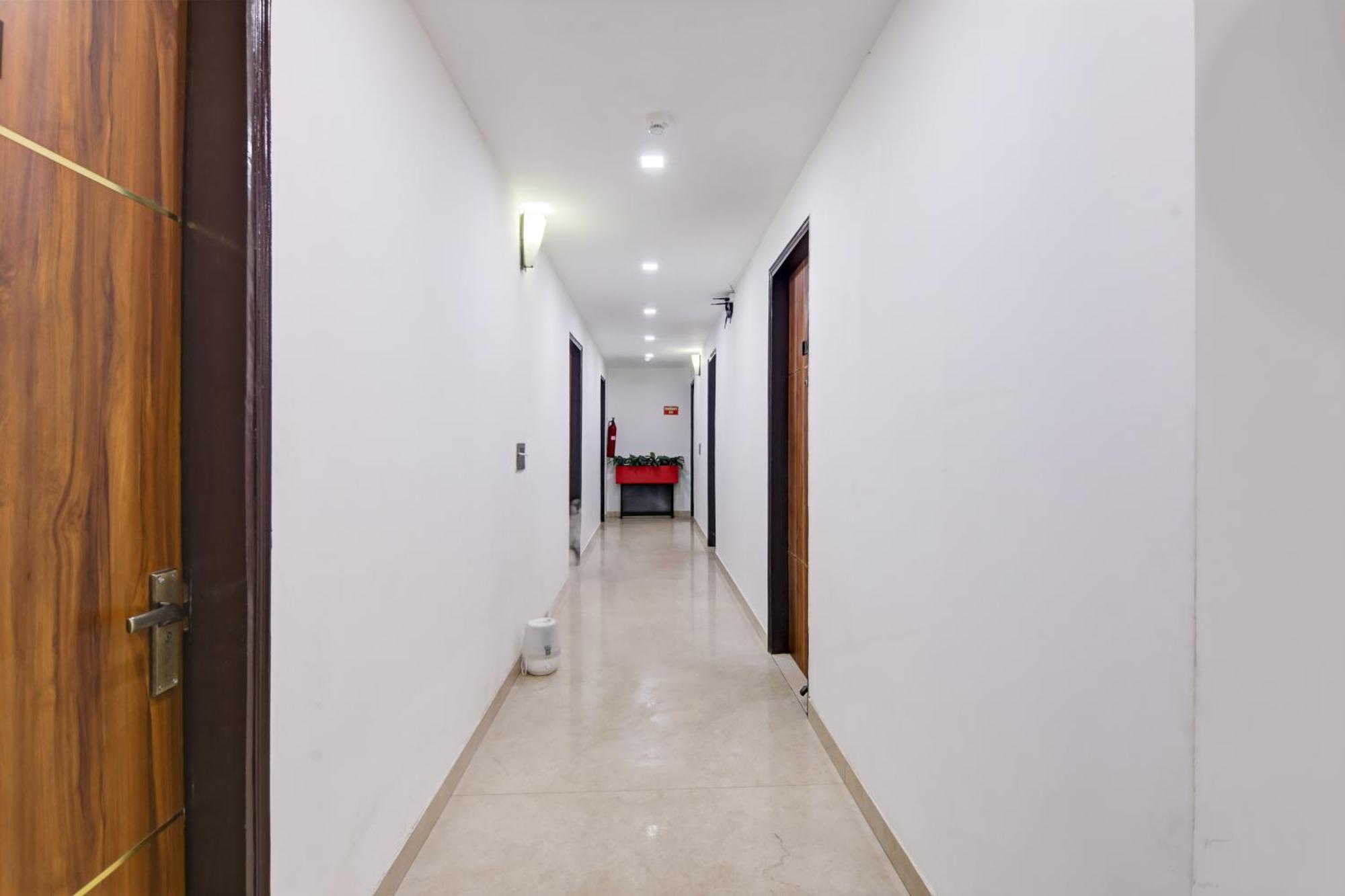 Status By Hotel The Emporio Ghaziabad Exterior photo